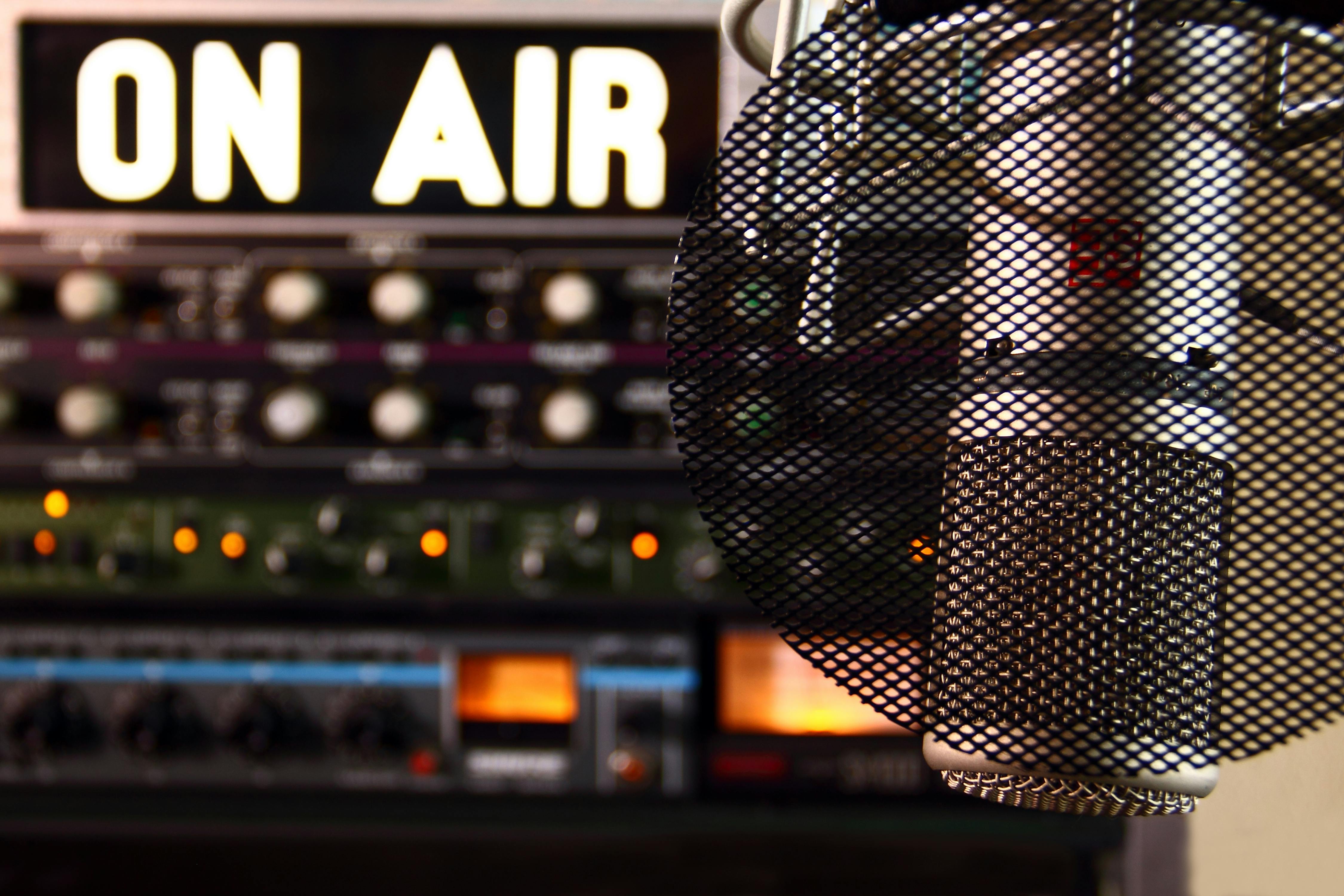 On Air Schild im Radiostudio