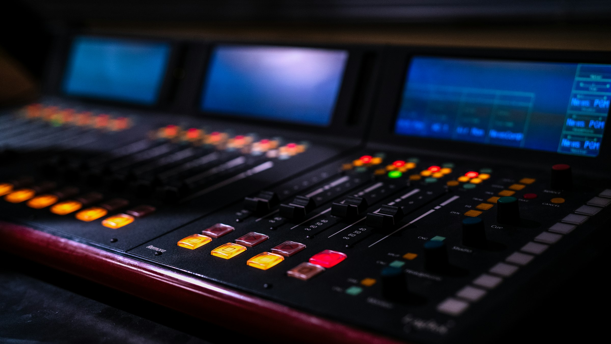 Moderne Radiostation Nacht